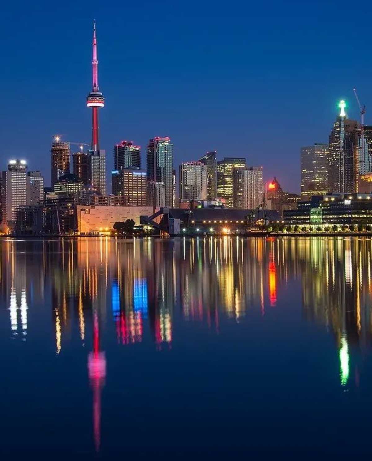 Comparación del coste de vida: Baie du Tombeau y Toronto | CityCost