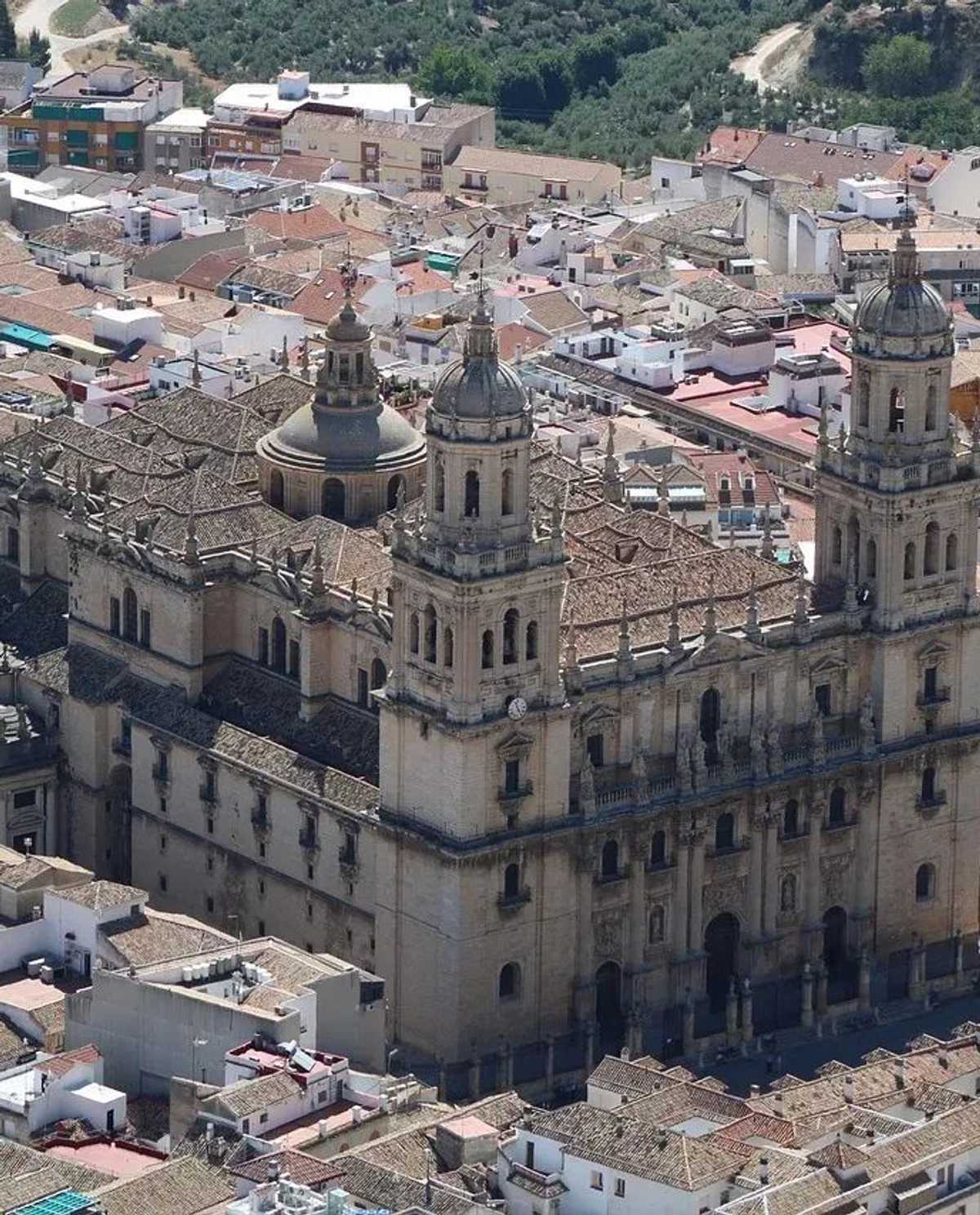 Comparación del coste de vida: Dubái y Jaén | CityCost