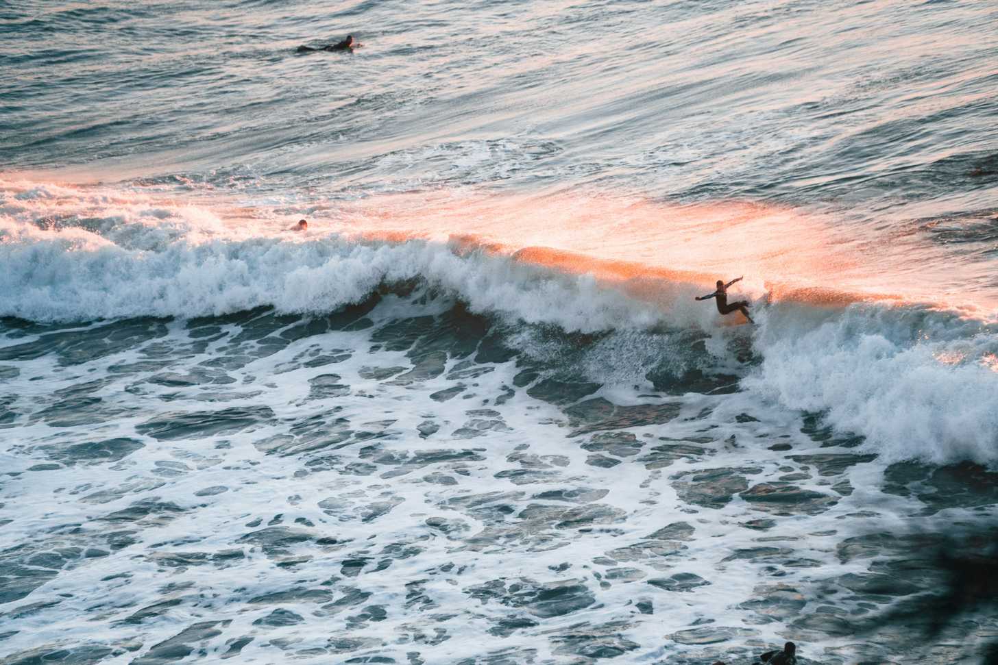 🏄‍♂️ Surf & Work Paradise for Digital Nomads